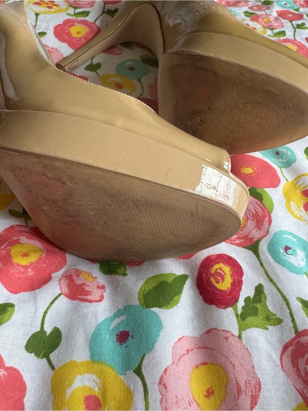 Size 9 women’s Michael kors tan heels - Picture 3 of 6